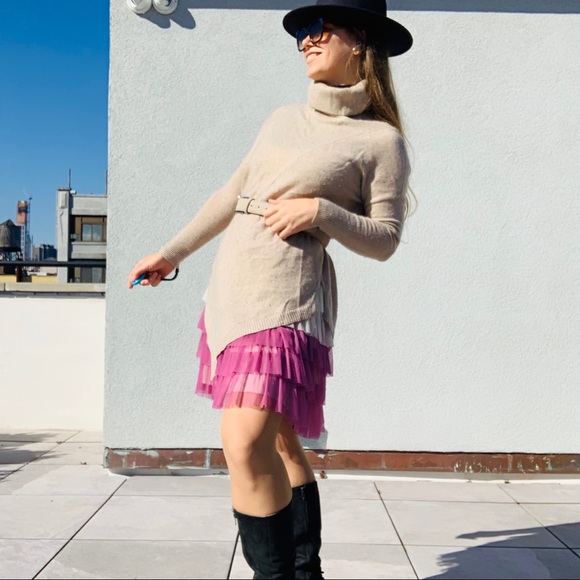 360Sweater Cashmere Hi-Lo Turtle Neck Tan Sweater - Picture 10 of 11